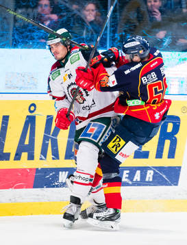 Duell mellan Frölundas Oliver Lauridsen och Djurgårdens