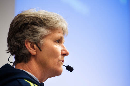 Sverige förbundskapten för damfotbollslandslaget, Pia