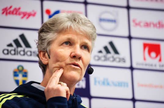 Sverige förbundskapten för damfotbollslandslaget, Pia