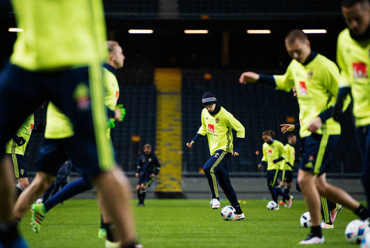 Zlatan Ibrahimovic dribblar
