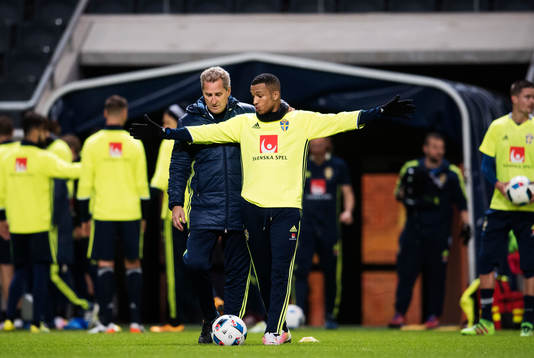 Förbundskapten Erik Hamrén och Martin Olsson