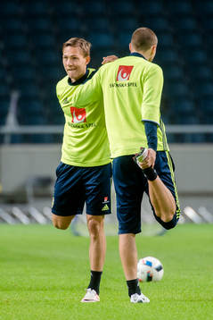 Ludwig Augustinsson och Victor Nilsson Lindelöf värmer upp