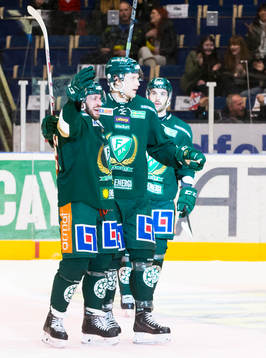 Färjestads Johan Ryno jublar