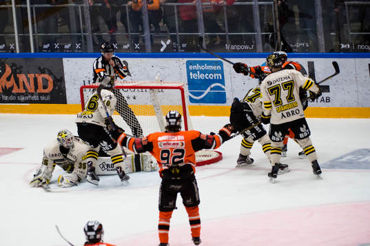 Karlskronas Mattias Guter har gjort 1-1