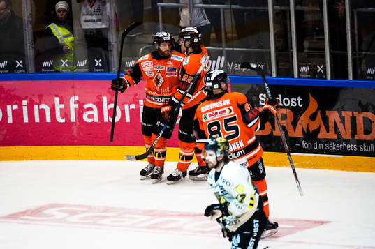 Karlskronas Mattias Guter har gjort 1-1