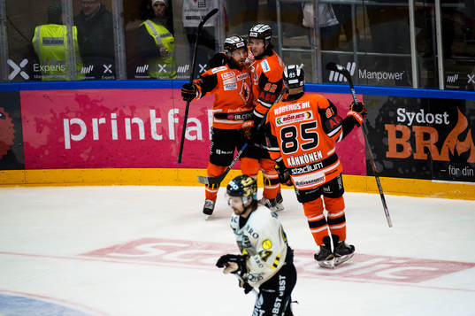 Karlskronas Mattias Guter har gjort 1-1