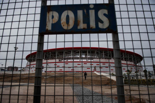 Polisavspärrningar utanför Antalya Arena, spelplats för
