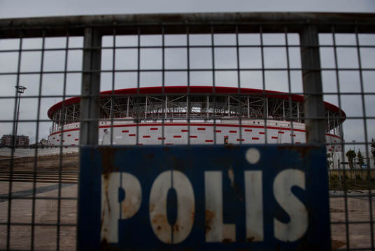 Polisavspärrningar utanför Antalya Arena, spelplats för