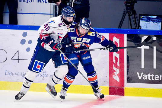 Linköpings Daniel Rahimi och Växjös Ville Leino