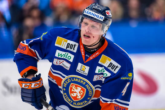 Växjös Niclas Lundgren blöder och är groggy