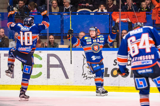 Växjös Tuomas Kiiskinen jublar