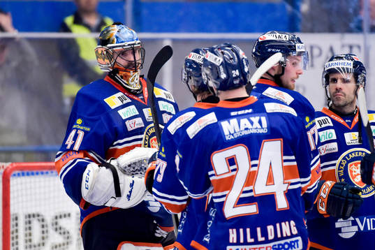 Växjös målvakt Cristopher Nihlstorp jublar