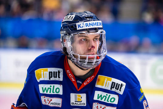 Växjös Eric Martinsson med helvisir
