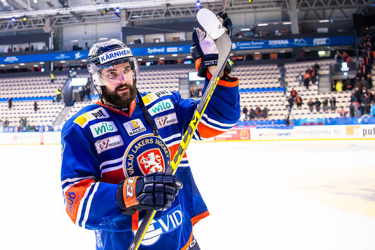 Växjös Linus Fröberg jublar