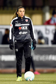 Rosengårds Marta Viera Da Silva värmer upp