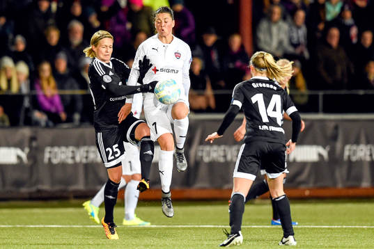 Frankfurts Saskia Bartusiak och Rosengårds Sara Björk