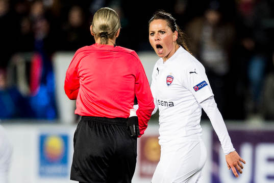 Rosengårds Sara Björk Gunnarsdottir skäller på domaren