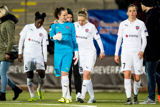 Rosengårds Anita Asante, målvakt Sofia Lundgren, Katrin