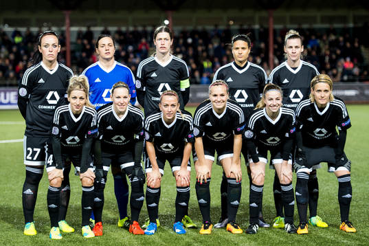 Frankfurts startelva ställer upp för en lagbild