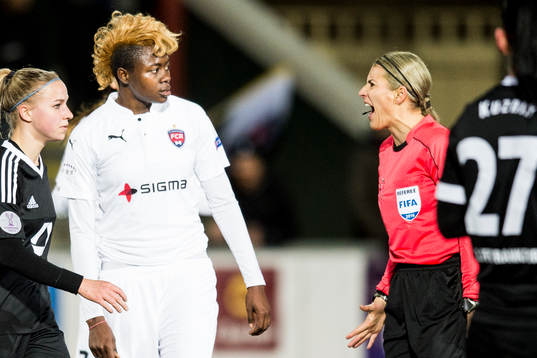 Domare Cristina Dorcioman skriver högt på Rosengårds