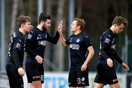 Randers Mikael Ishak och Joel Allansson jublar
