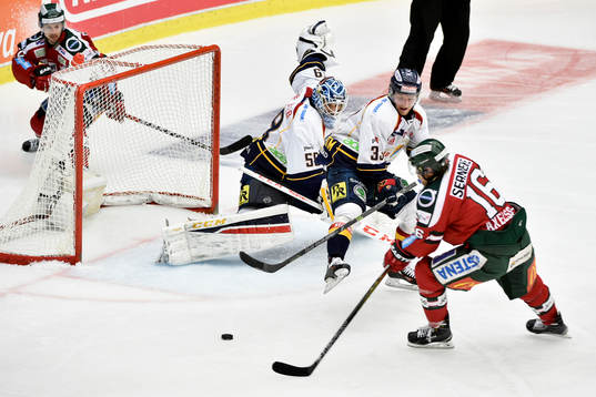 Frölundas Anton Axelsson missar öppet läge