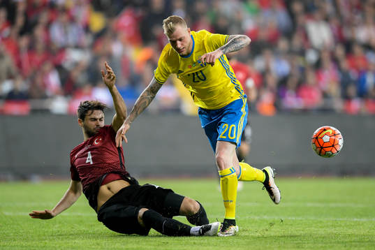 Turkiets Ahmet Çalik och Sveriges John Guidetti