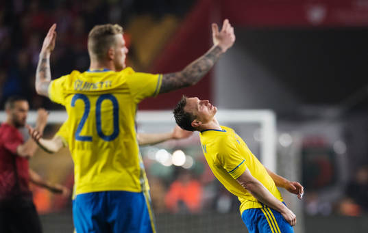 Sveriges John Guidetti och Kim Källström deppar