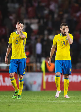Sveriges Mikael Lustig och Emir Kujovic deppar