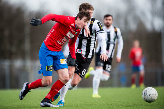 Östers Björn Berglund och Landskronas Philip Andersson