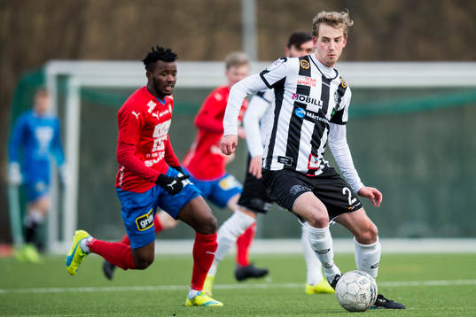 Landskronas Viktor Svensson och Östers Richard Donkor