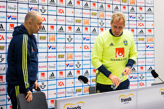 Presschef Niklas Bodell och Förbundskapten Erik Hamrén