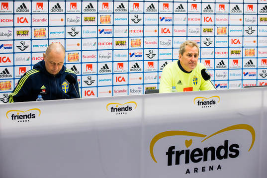 Presschef Niklas Bodell och Förbundskapten Erik Hamrén