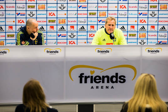 Presschef Niklas Bodell och Förbundskapten Erik Hamrén