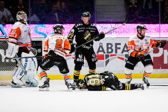 s Malte Strömwall ligger ner