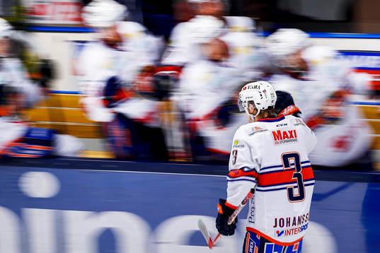 Växjös Adam Byström Johansson jublar