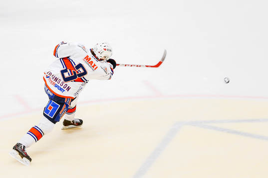Växjös Adam Byström Johansson gör 0-1