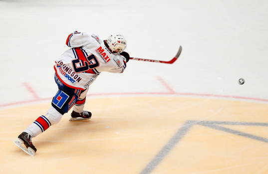 Växjös Adam Byström Johansson gör mål 0-1