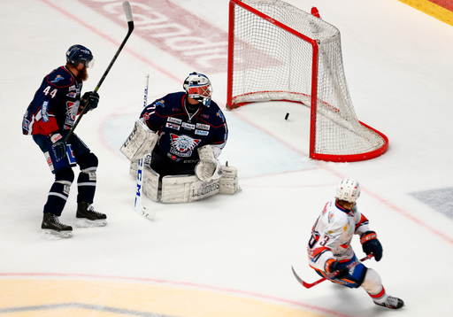 Växjös Adam Byström Johansson gör mål 0-1 förbi