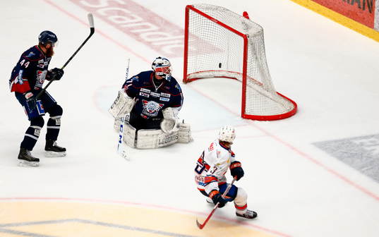 Växjös Adam Byström Johansson gör mål 0-1 förbi