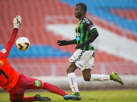 GAIS Kieron Cadogan med en målchans