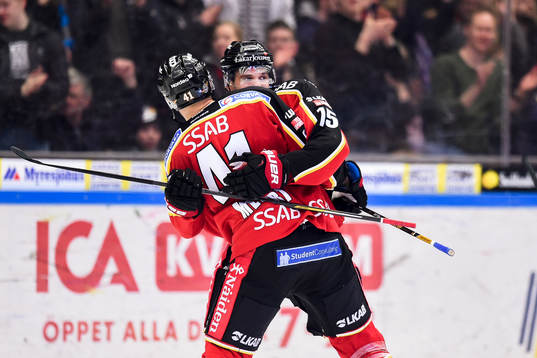 Luleås Ilari Melart jublar med Christian Jaros