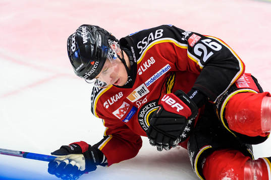 Luleås Peter Cehlarik grinar illa
