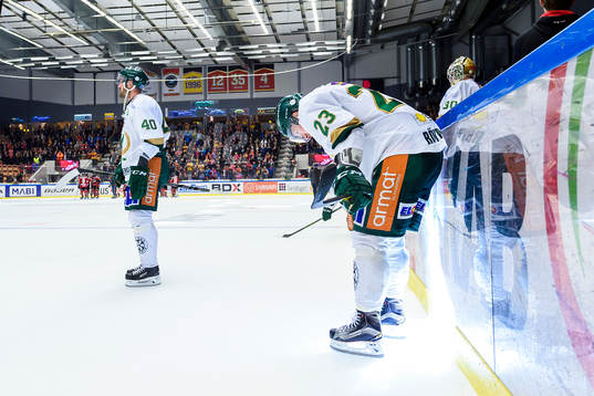 Färjestads Martin Röymark och Niklas Arell deppar