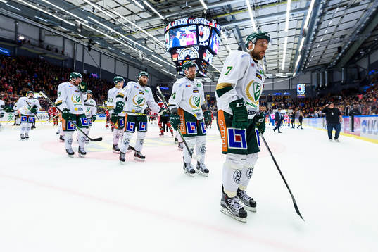 Färjestad spelarna lämnar isen