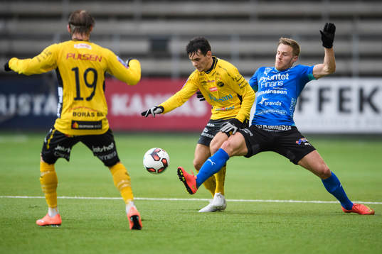 Elfsborgs Liridon Gashi och Halmstads Alexander Ruud Tveter