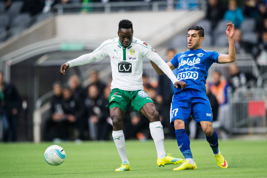 Hammarbys Amadaiya Rennie och Esteghlals Behnam Barzay