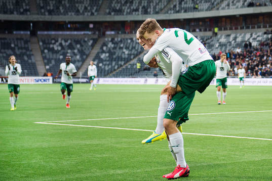 Hammarbys Isac Lidberg (tv) gör 2-1 och jublar med Dusan