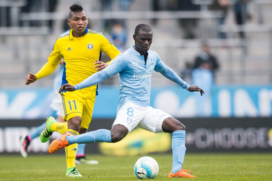 Malmö FFs Enock Kofi Adu och Helsingfors Alfero Morelos