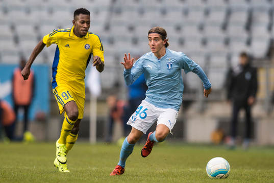 Helsingfors Nnamldi Oduamadi och Malmö FFs Anton Kralj